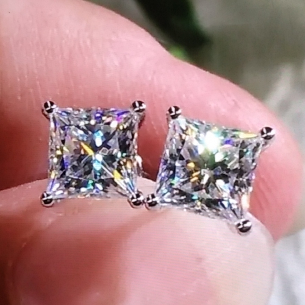 2.5 CARAT SQUARE PRINCESS DIAMOND STUD EARRINGS